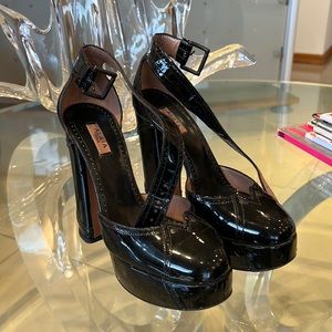 Unique Alaia platforms